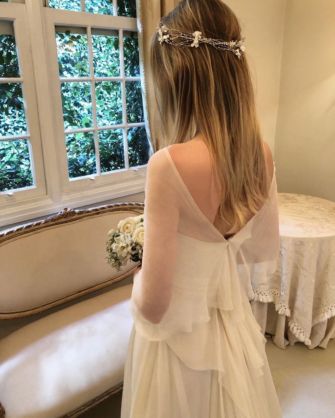 Ivory Elegant A E Backless Wedding Dresses Strapless Neck With Shawl Tiered Bridal Gowns Chiffon Sweep Train Robe De Mari E