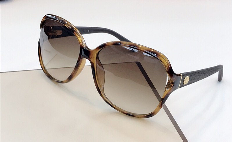 3730 Designer Sunglasses Women Fashion Big Frame Glasses Summer Style Ultra lightweight With colored diamond eyewear VU400 protection
3730 Designer Sunglasses Women Fashion Big Frame Glasses Summer Style Ultra lightweight With colored diamond eyewear VU400 protection
