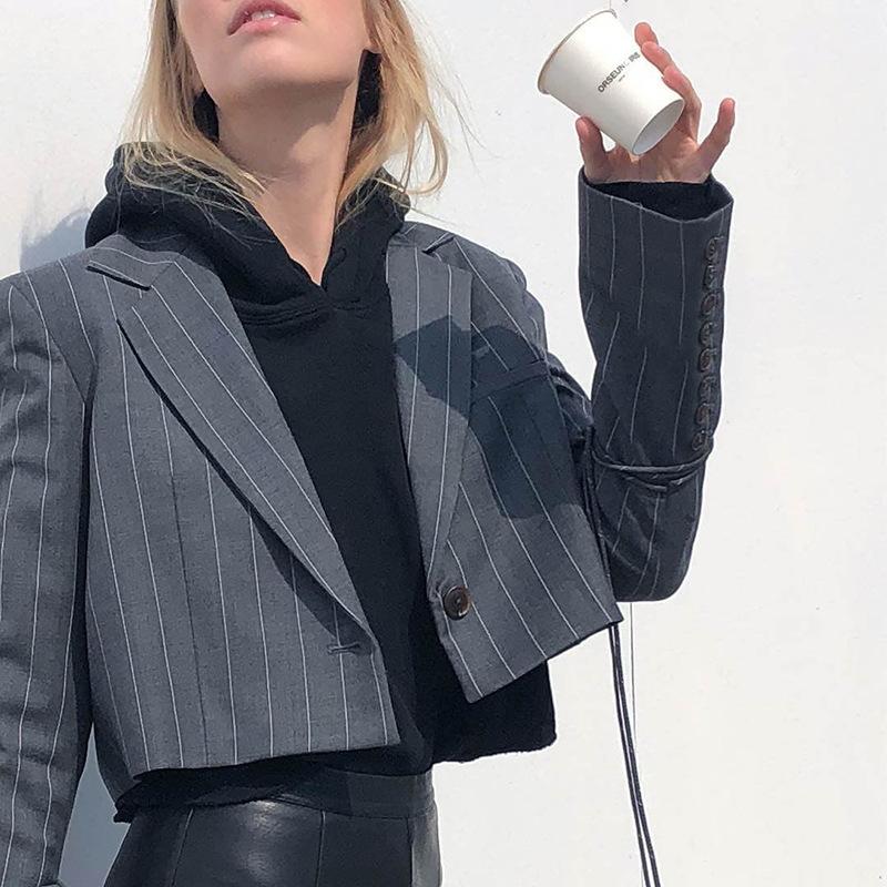 Streetwear Grey Notched Single-breasted Striped Blazers Women 2019 Drawstring Full Sleeve Loose Crop Blazer Top Femme1
Streetwear Grey Notched Single-breasted Striped Blazers Women 2019 Drawstring Full Sleeve Loose Crop Blazer Top Femme1