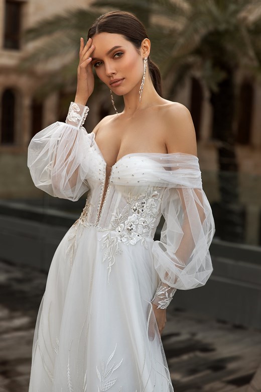 long sleeve beach wedding dresses off shoulder lace appliques bridal gowns a line backless sweep train wedding dress robes de marie