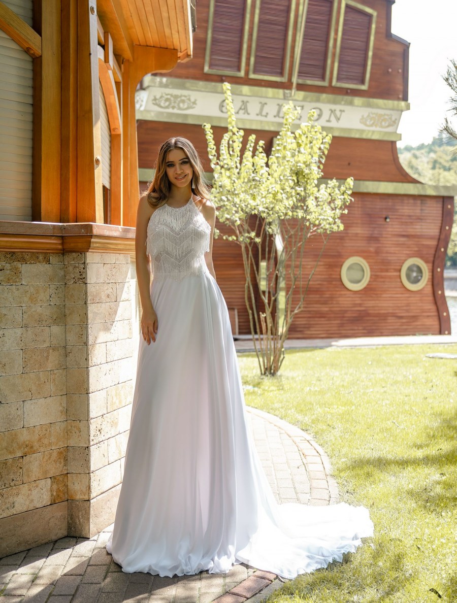 Bohemian A-line Wedding Dresses Halter Neck Beaded Tassel Sequins Sleeveless Wedding Dress Backless Ruffle Sweep Train Robes De Mariée