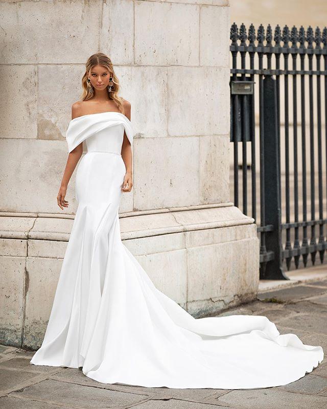 Elegant Off The Shoulder Mermaid Dresses Satin Ruffles Sweep Train Beaded Waist Designer Beach Wedding Gown Vestido De Novia