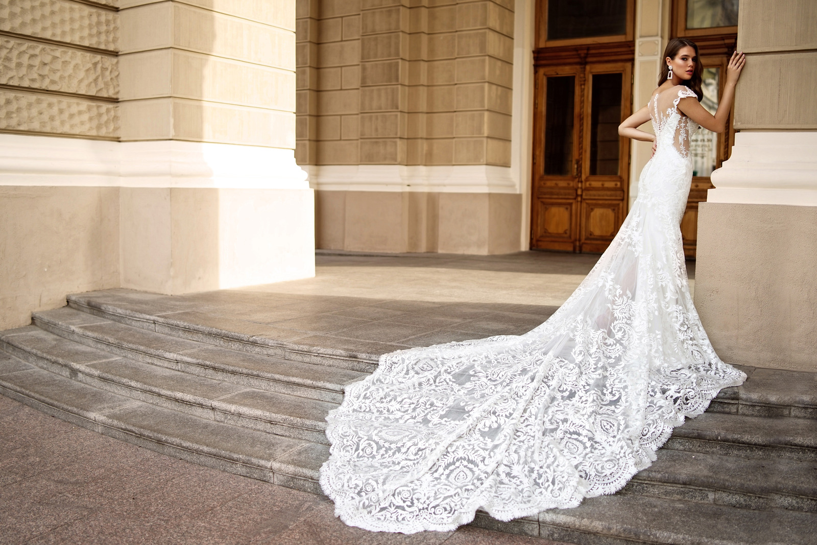 beach mermaid wedding dresses v neck lace appliques short sleeve bridal gowns sweep train sheer back wedding dress