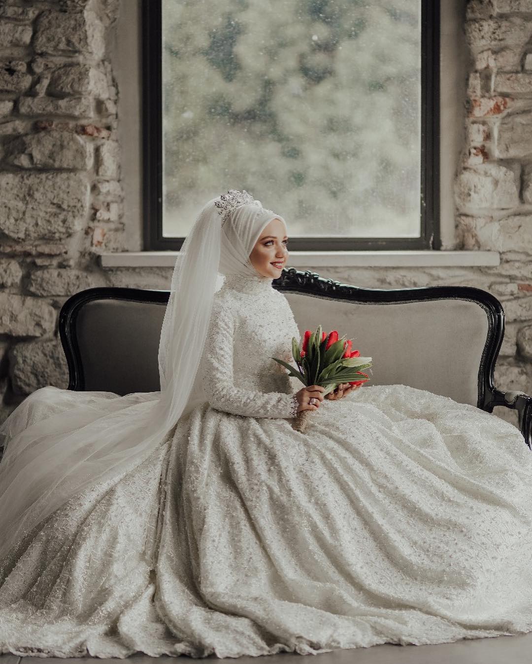 Luxury Muslim Wedding Dresses With Hijab Long Sleeve Beads Lace Plus Size Saudi Arabic Bridal Gowns Chapel robe de mariée