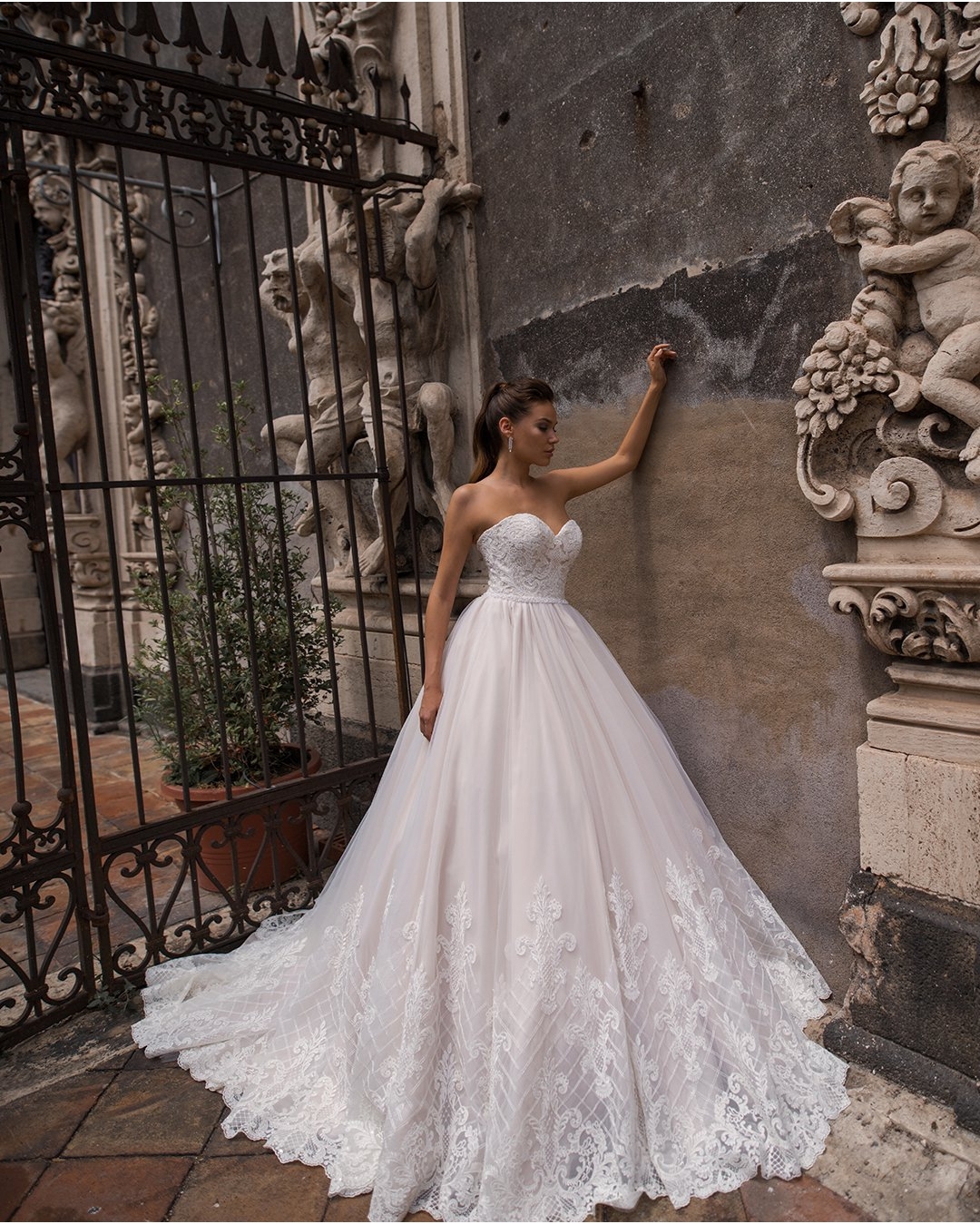 Beaded Stunning Lace Wedding Dresses With Long Sleeves Jacket Sweetheart Neck Appliqued Bridal Gowns Tulle Sweep Train Robe De Marie