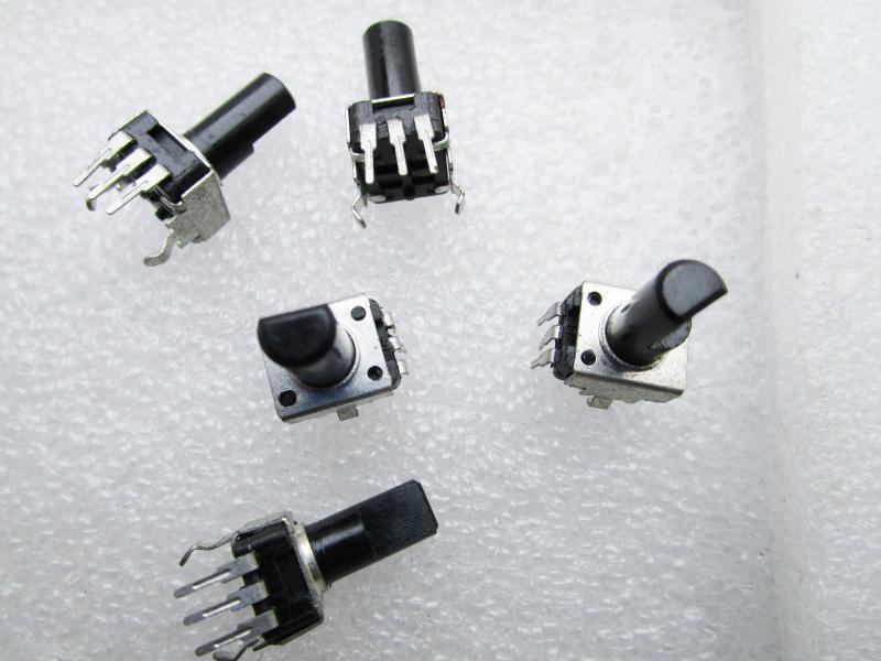 0902 Potentiometer B153 B15K single 3 foot vertical half shaft Handle length 12mm