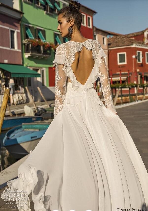 2019 Beach Wedding Dresses Lace Appliqued Jewel Neck Side Split A Line Boho Wedding Dress Sweep Train Long Sleeve Backless Vestidos De Novia