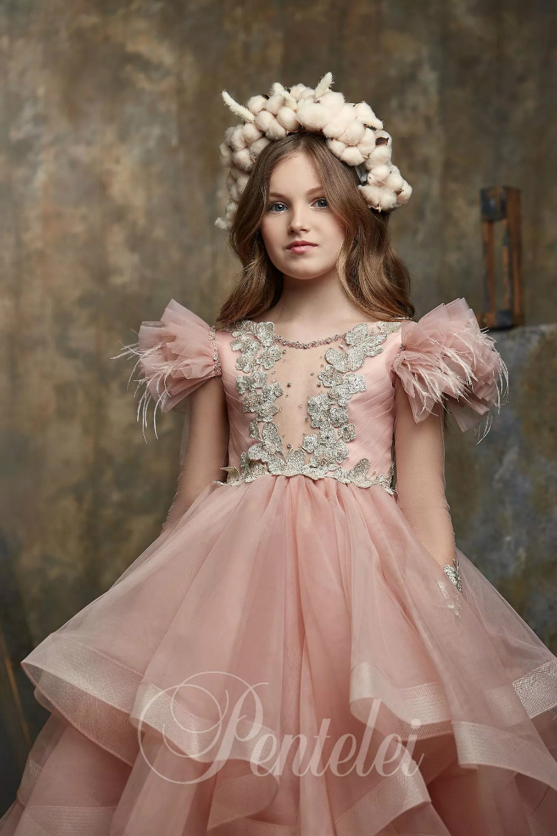 Lovely A Line Flower Girl Dresses Jewel Short Sleeve Lace Applique Feather Sequins Tiered Pageant Dress Floor Length Girl's Birthday Part