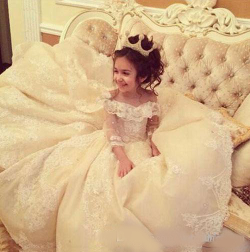 Vintage Lace Appliqued Pageant Dresses With Long Sleeves Ball Gown Flower Girl Dress Off Shoulder Sweep Train Kid First Communion Gowns