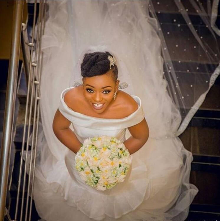 Elegant mermaid off the shoulder Wedding Dresses South African With Short Sleeves Satin Garden Bridal Gowns Hot Styles Vestidos De Novia