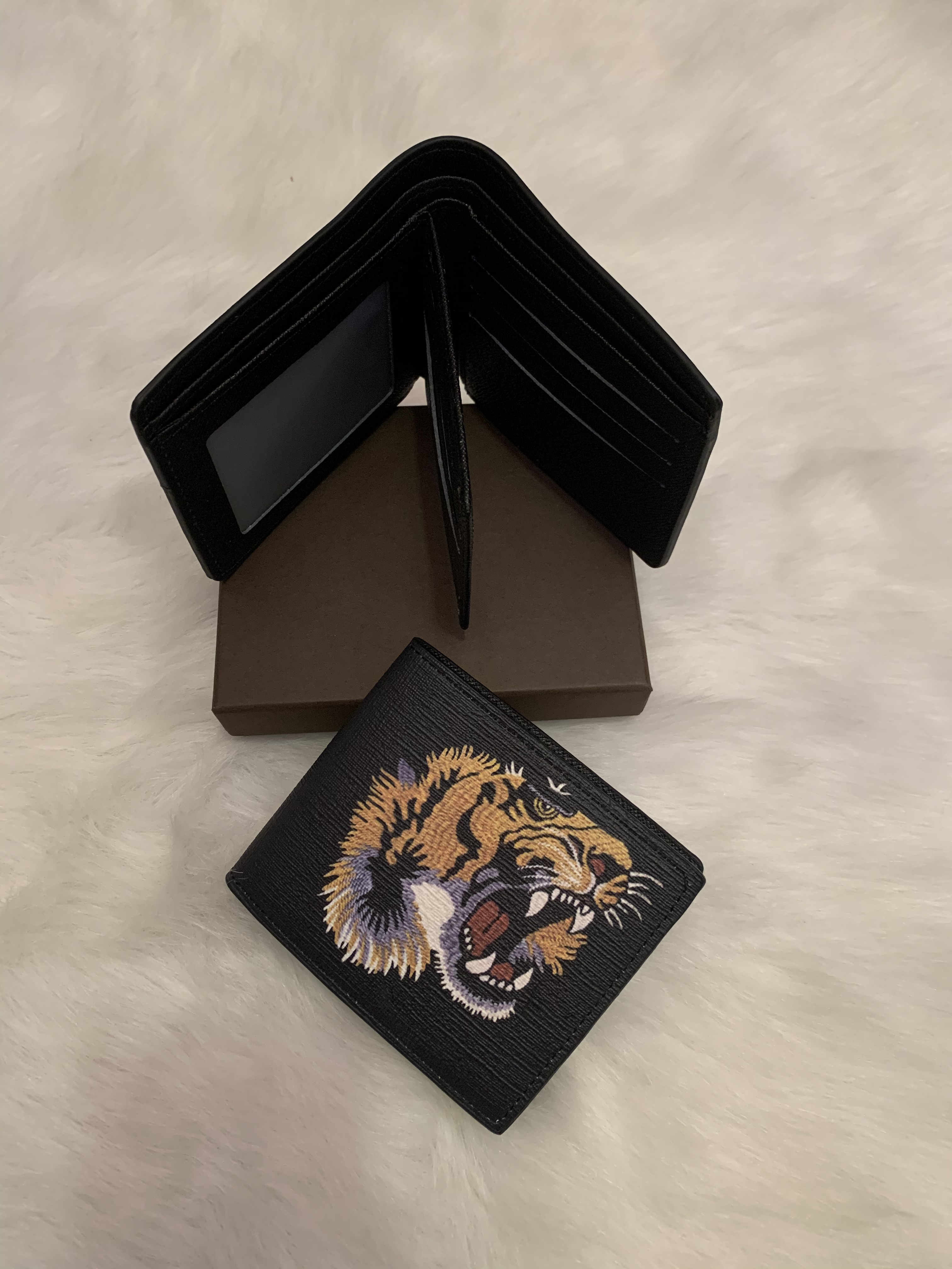 2018 Male Genuine Leather Men wallet Casual Short Card holder pocket Fashion Purse wallets for men free shipping, With box
2018 Male Genuine Leather Men wallet Casual Short Card holder pocket Fashion Purse wallets for men free shipping, With box