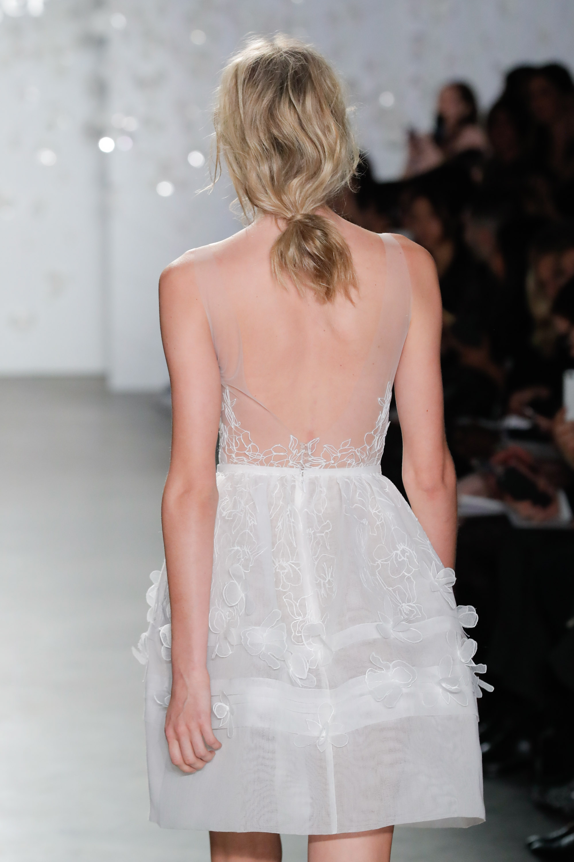 Short A Line Wedding Dresses Sexy Sheer V Neck 3D Flower Appliques Bridal Gowns Beach Mini Summer Wedding Dress