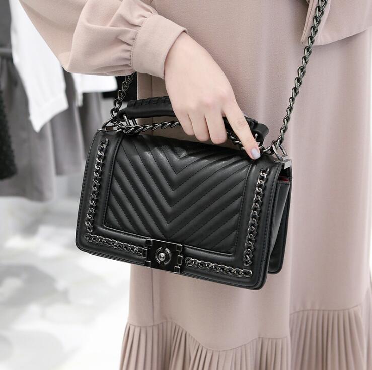 Factory wholesale women bag street fashion high quality styling leather handbags personalized chain decoration womens shoulder bags