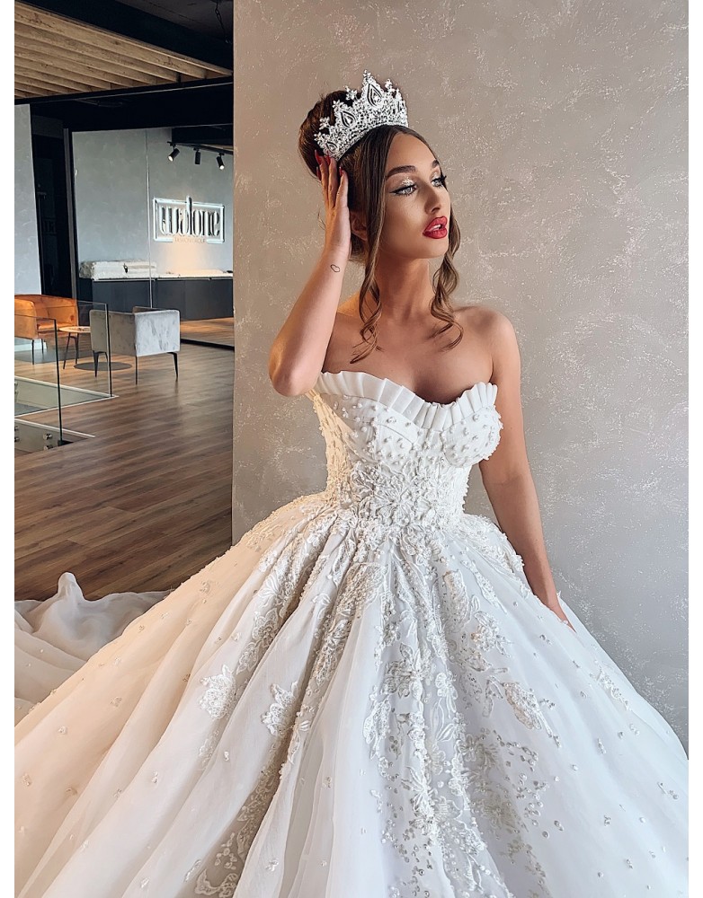 Princess Ball Gown Wedding Dresses Puffy Strapless 3D Flower Appliques Bridal Gowns Sweep Train Open Back Wedding Dress