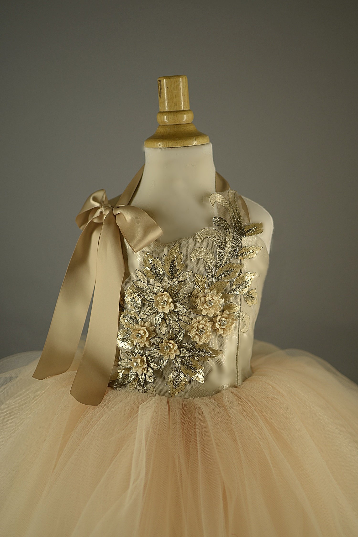 Princess Ball Gown Flower Girls Dresses Sexy Hand Made Flower Halter Puffy Ruffles Kids Formal Gowns Birthday Party Wear For Wedding
