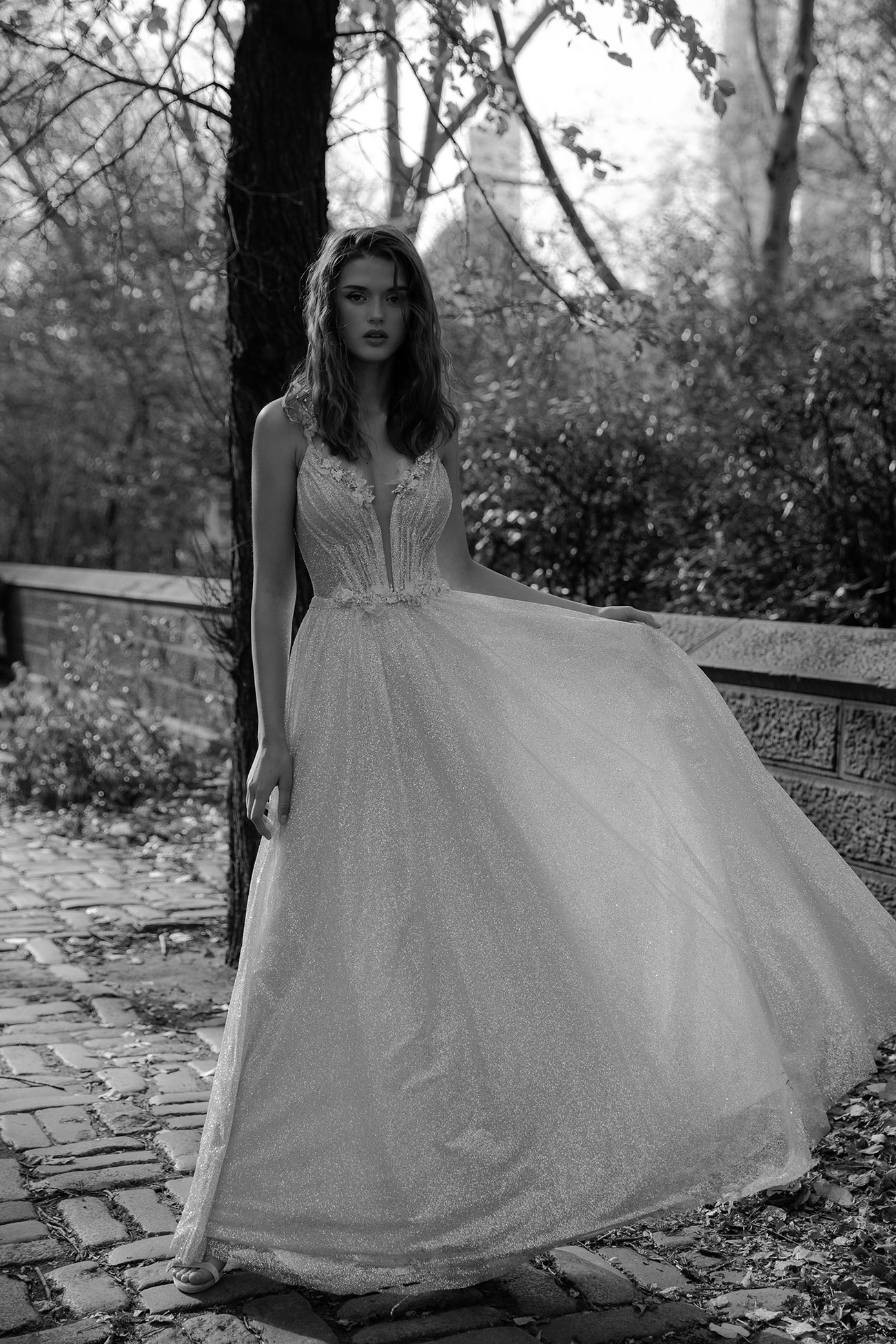 Sparkly A Line Wedding Dresses Oved Cohen Spaghetti Lace Applique Sequined Tulle Bridal Gowns 2019 Spring Summer Boho Wedding Dress