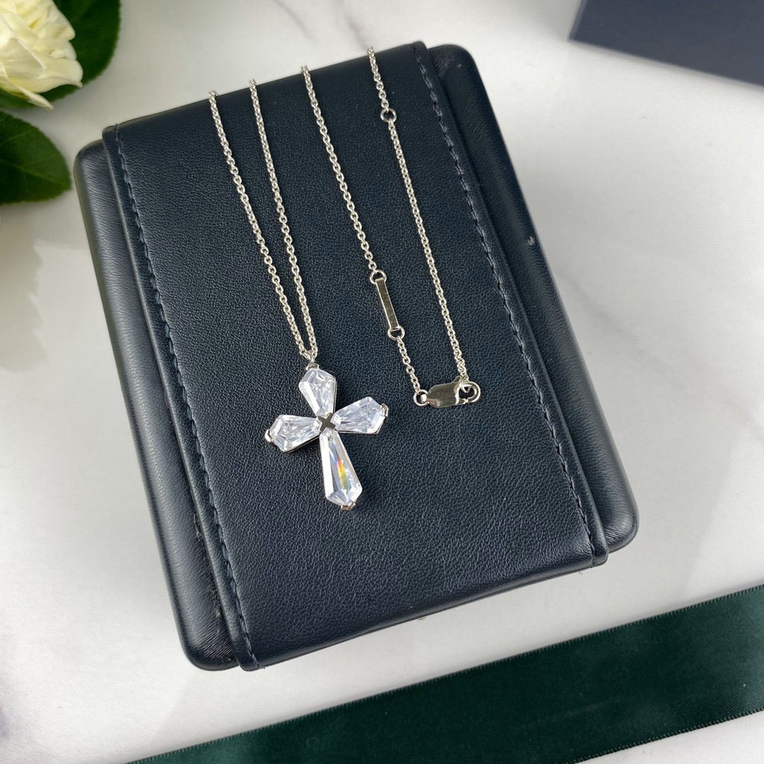 Cross necklace Necklaces Female S925 Silver Plated Necklaces Elegant Party gift Necklace for Women
Cross necklace Necklaces Female S925 Silver Plated Necklaces Elegant Party gift Necklace for Women