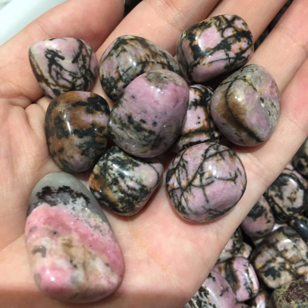 Whlolesale 100g Beautiful Natural Rhodonite square tumbled stone rock gemstone healing natural stones and minerals for home decoration
Whlolesale 100g Beautiful Natural Rhodonite square tumbled stone rock gemstone healing natural stones and minerals for home decoration