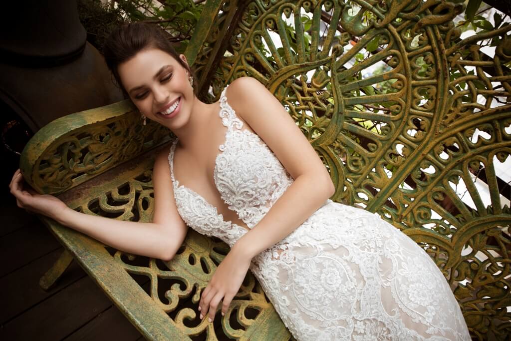 beach lace mermaid wedding dresses sexy v neck sleeveless see through back bridal gowns sweep train wedding dress robes de marie
