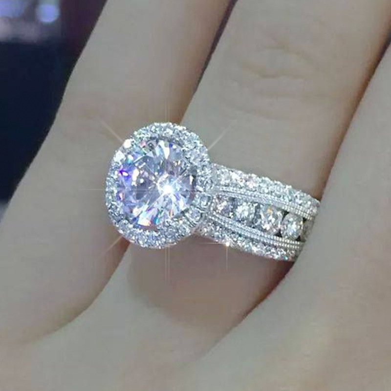 Sparking full Zircon wedding rings for women Top quality Silver color Shiny CZ Engagement party jewelry Ladies Girls Gift Bague
Sparking full Zircon wedding rings for women Top quality Silver color Shiny CZ Engagement party jewelry Ladies Girls Gift Bague