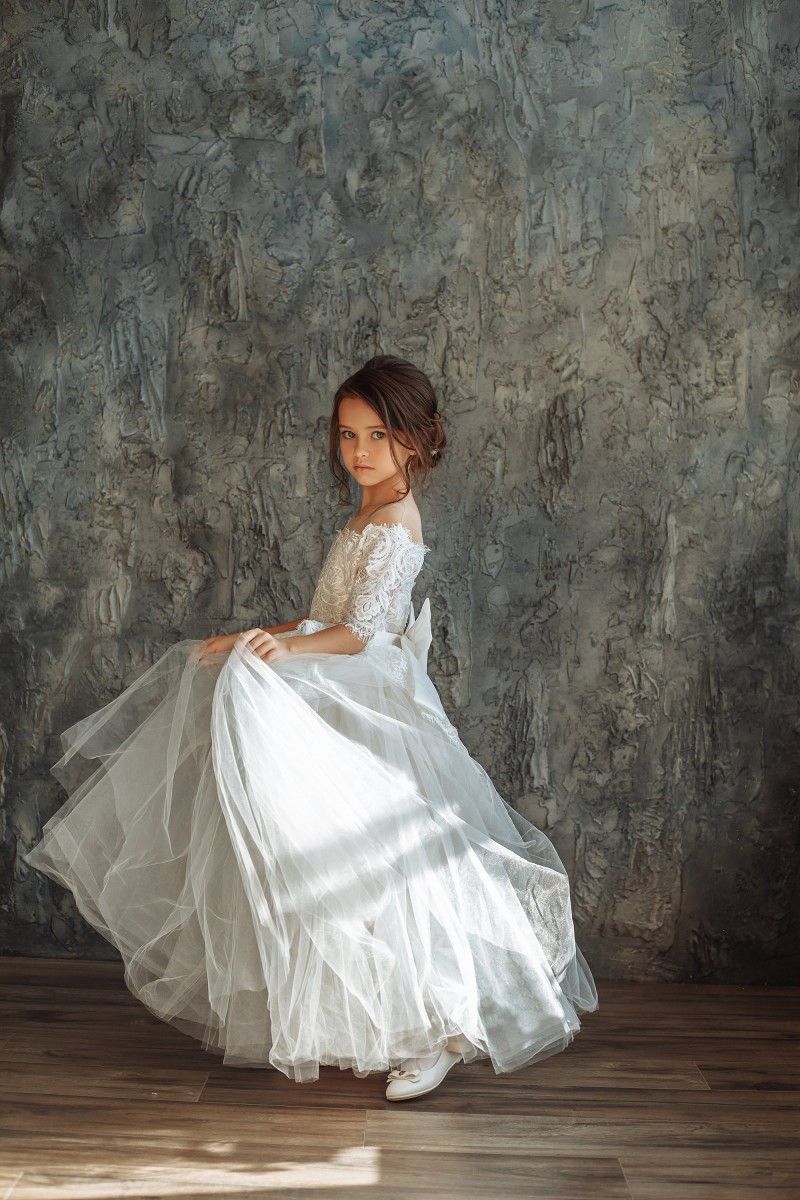 Tulle Long 2019 Flower Girls Dresses For Weddings Half Sleeve Lace Appliqued Flowergirl Dresses with Bow Communion Dress