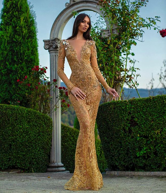 2020 Gold Mermaid Evening Dresses V Neck Appliqued Sequins Beaded Long Sleeves Prom Dress Ruffle Floor Length See Through Formal Party Gown