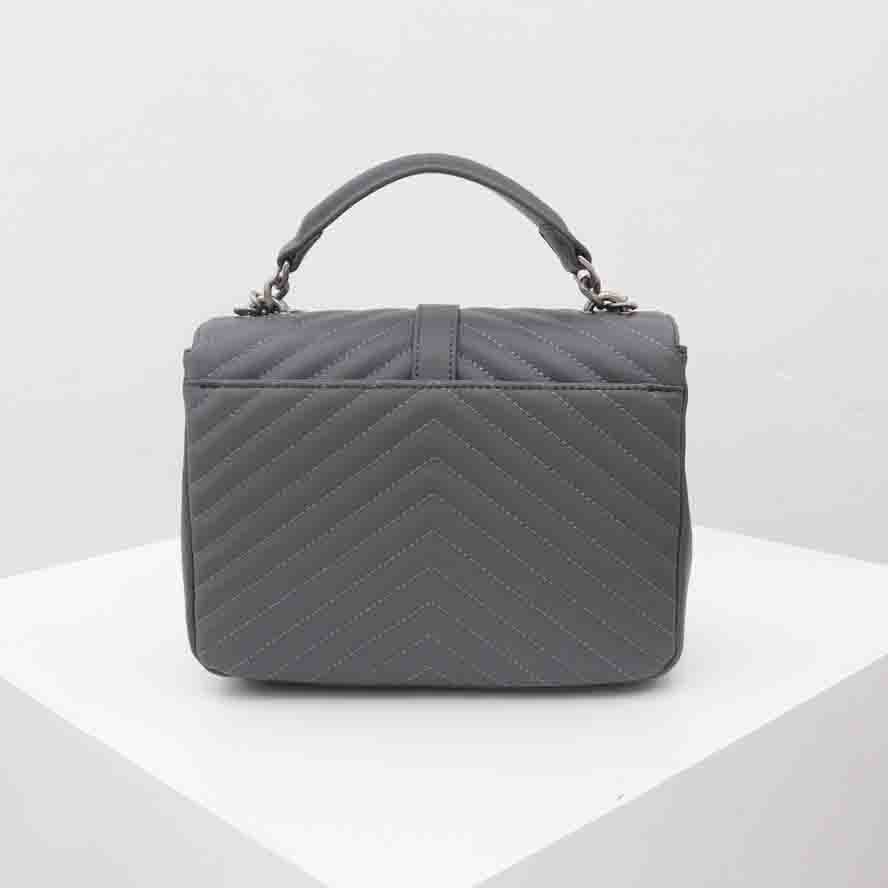 Fashion retro handbag cowhide gold hardware silver hardware ladies handbag leather bag flip diagonal crossbody bag with BOX, Invoice
Fashion retro handbag cowhide gold hardware silver hardware ladies handbag leather bag flip diagonal crossbody bag with BOX, Invoice
