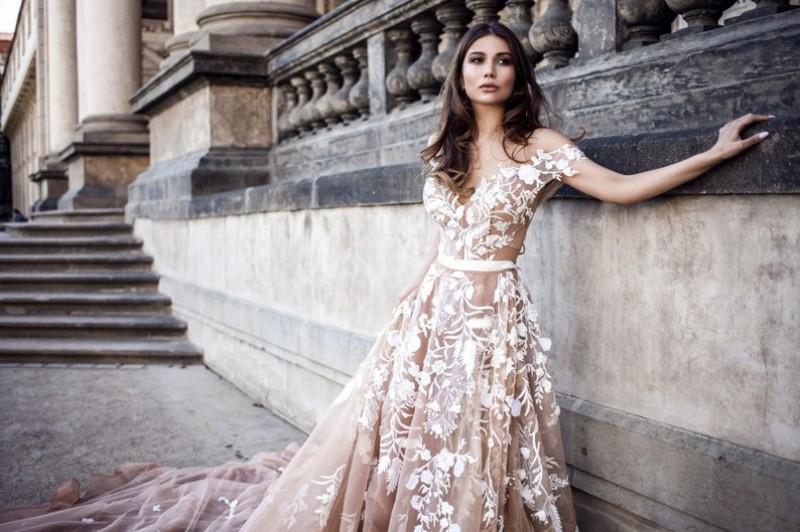 champagne beach boho wedding dresses off shoulder lace appliques sweep train bridal gowns plus size bohemian robe de marie