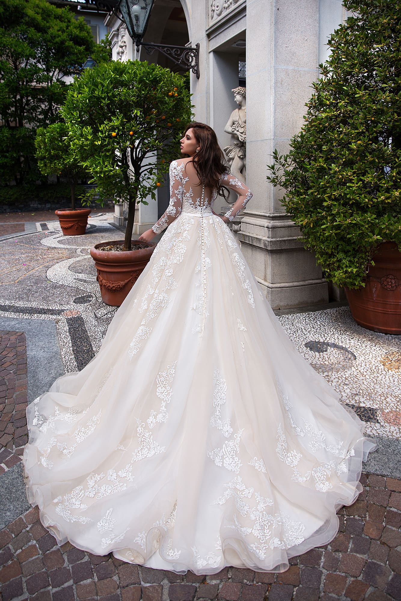 gorgeous lussano a line long sleeve wedding dresses plunging neck lace applique sweep train bridal gowns beach robe de marie