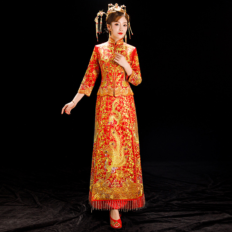 XiuHe Chinese Bride Wedding Dress Qipao National Costume Womens Overseas Chinese Style Bride Embroidery Cheongsam
XiuHe Chinese Bride Wedding Dress Qipao National Costume Womens Overseas Chinese Style Bride Embroidery Cheongsam