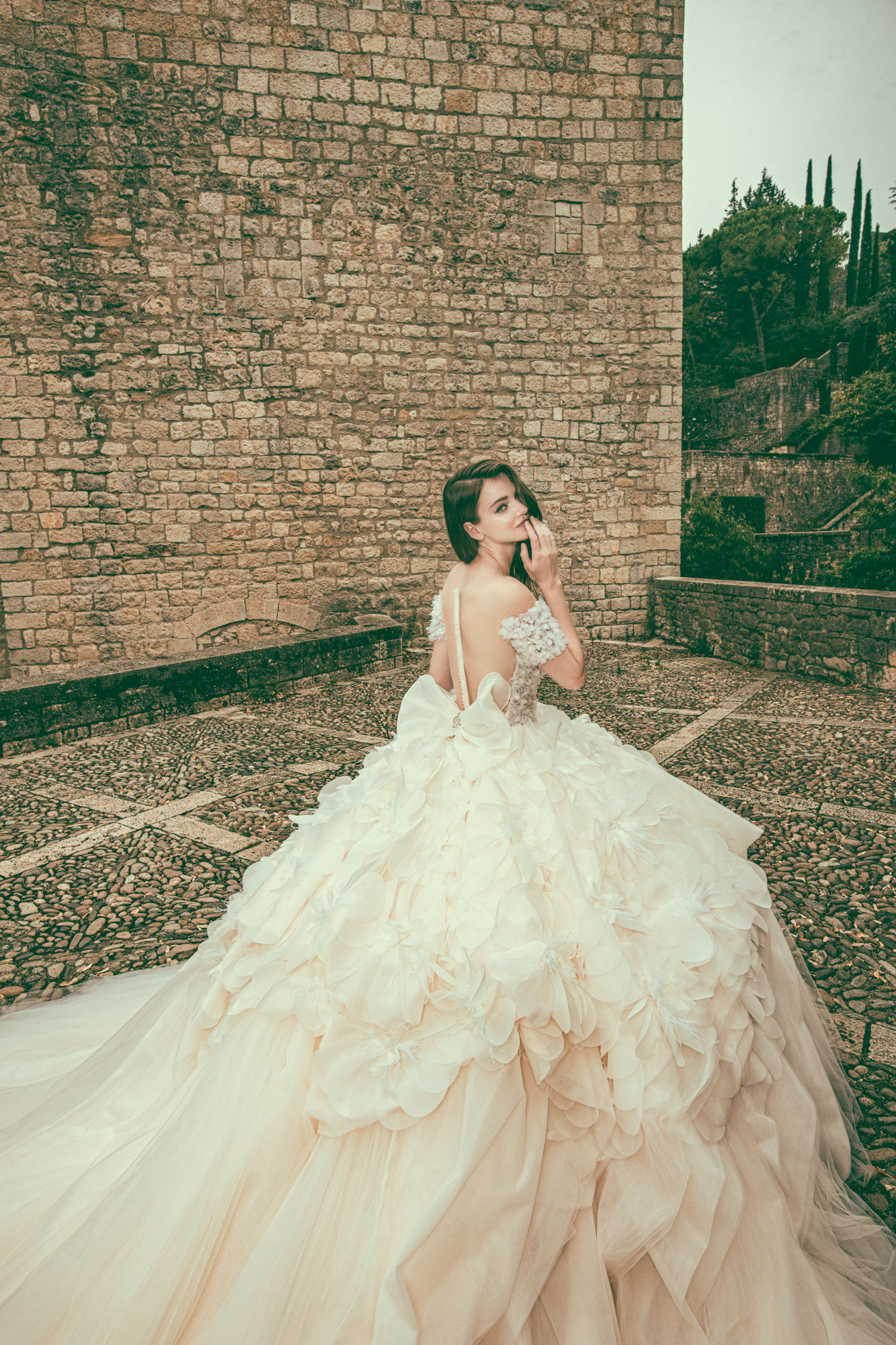 Newest Bohemian Corona Borealis Ball Gown Wedding Dresses Short Sleeve Tulle Lace Pearls Tiers Wedding Gowns Sweep Train robe de mariée