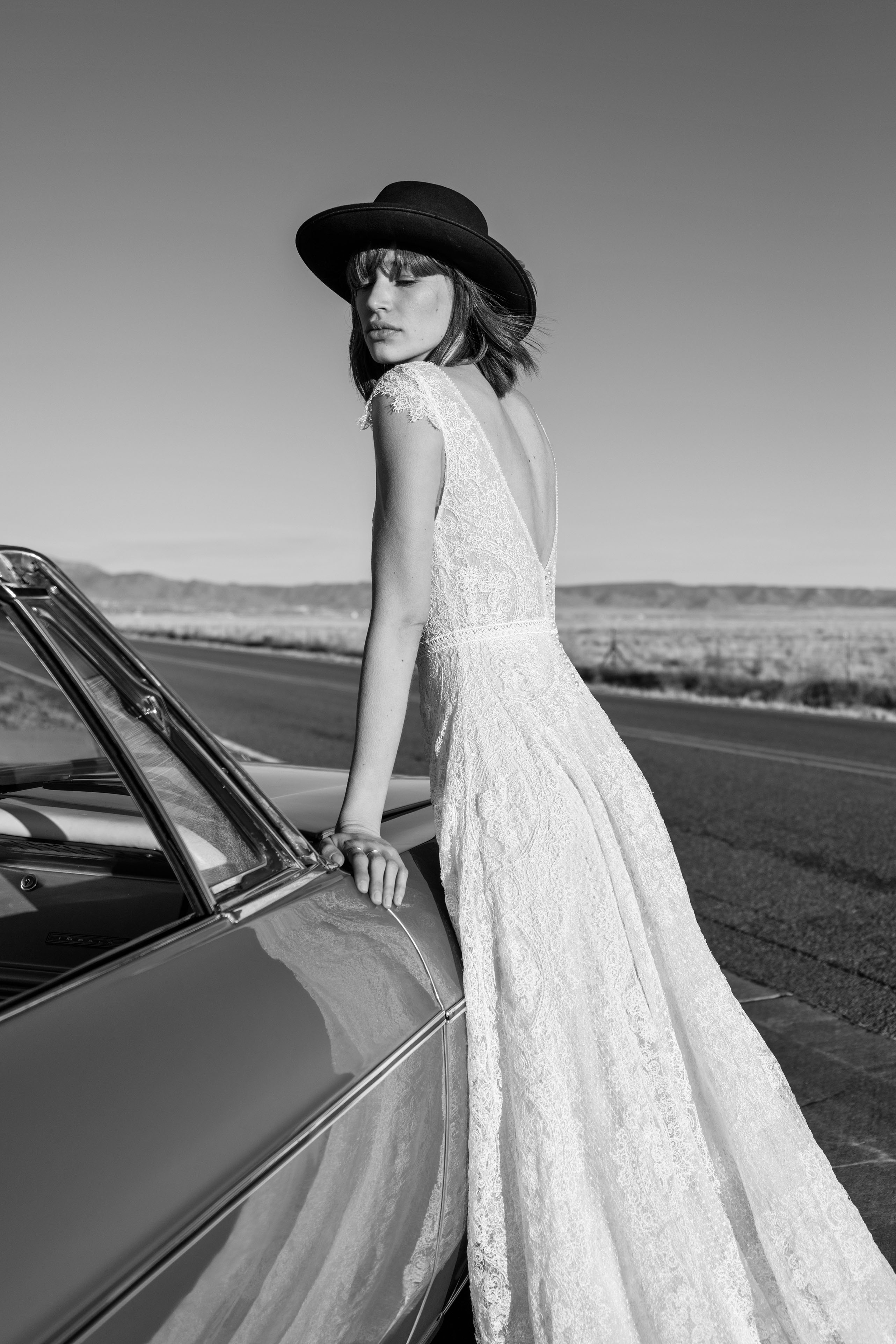 Flora Wedding Dresses Chic Bridal Gowns V Neck Cap Sleeve Lace Backless Boho Beach Wedding Dress Custom Made Vestido De Noiva