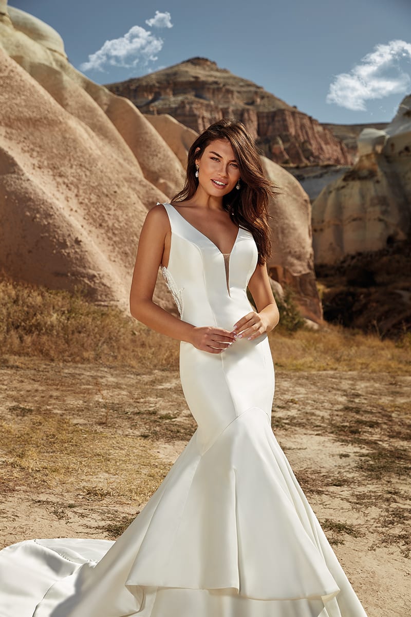 Eddy K Wedding Dresses V Neck Button Back Beach Bridal Gowns Custom Made Appliques Lace Satin Sweep Train Mermaid Robe De Soiree