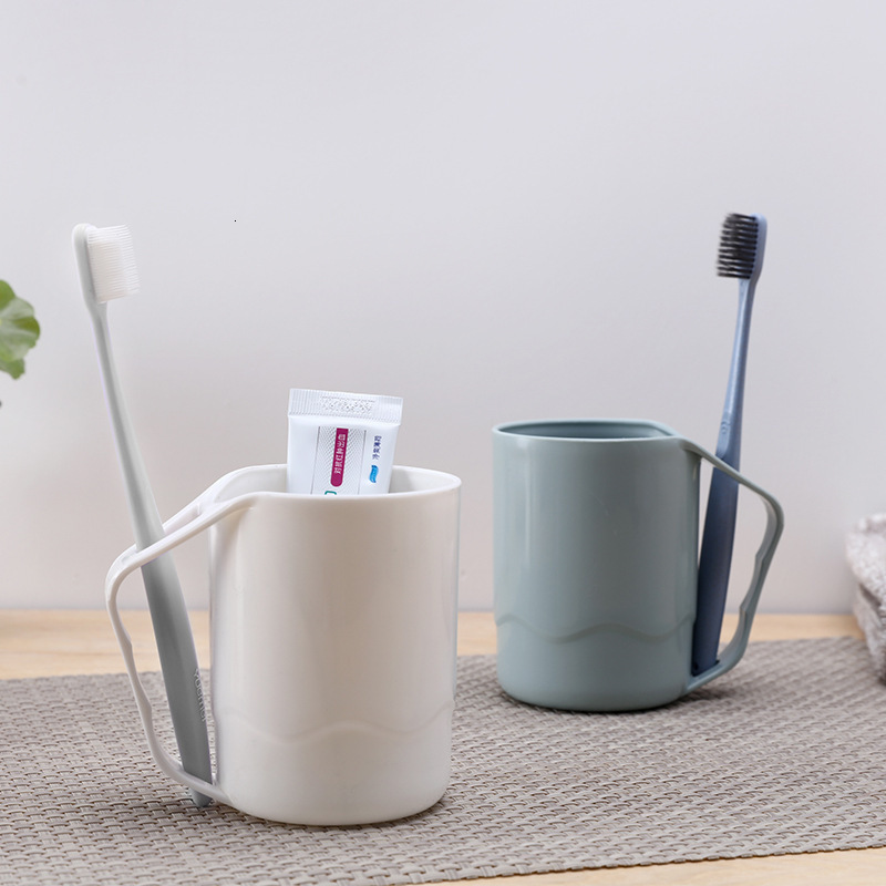 Bring Handle Two-in-one Plain Colour Brush One 's Teeth Cup Household Plastic Gargle Cup Lovers Mug For Mouth-rinsing Or
Bring Handle Two-in-one Plain Colour Brush One 's Teeth Cup Household Plastic Gargle Cup Lovers Mug For Mouth-rinsing Or