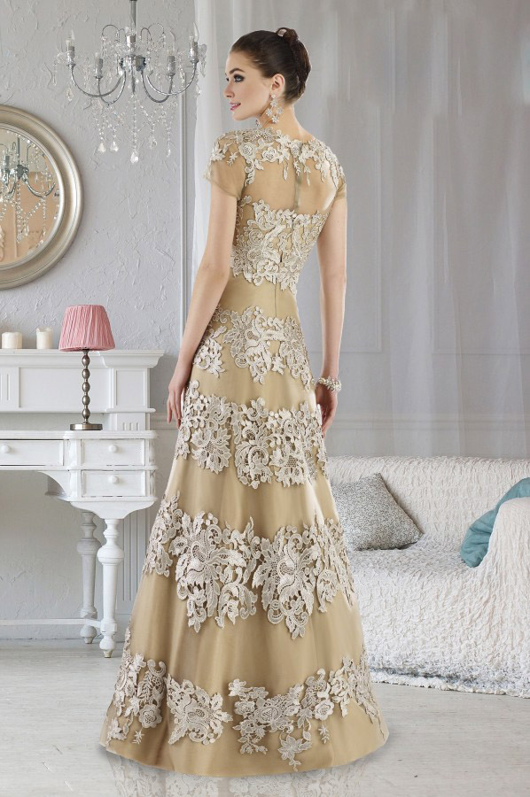 Cheap Janique A Line Satin Mother of The Bride Dresses Jewel Short Sleeve Lace Applique Wedding Guest Dress Floor Length Evening Gowns