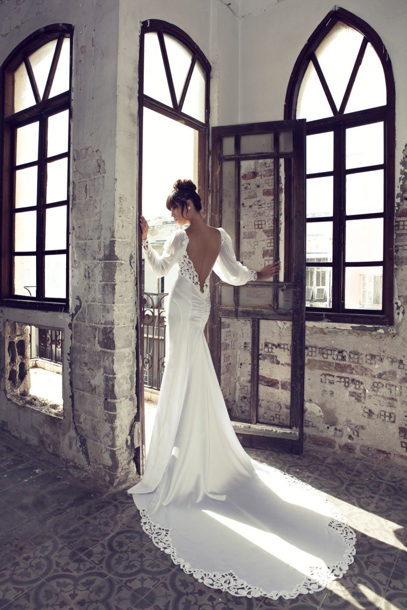 2020 Gorgeous Mermaid Wedding Dresses Scoop Long Sleeve Hollow Satin Wedding Dresses Court Train Bridal Gowns