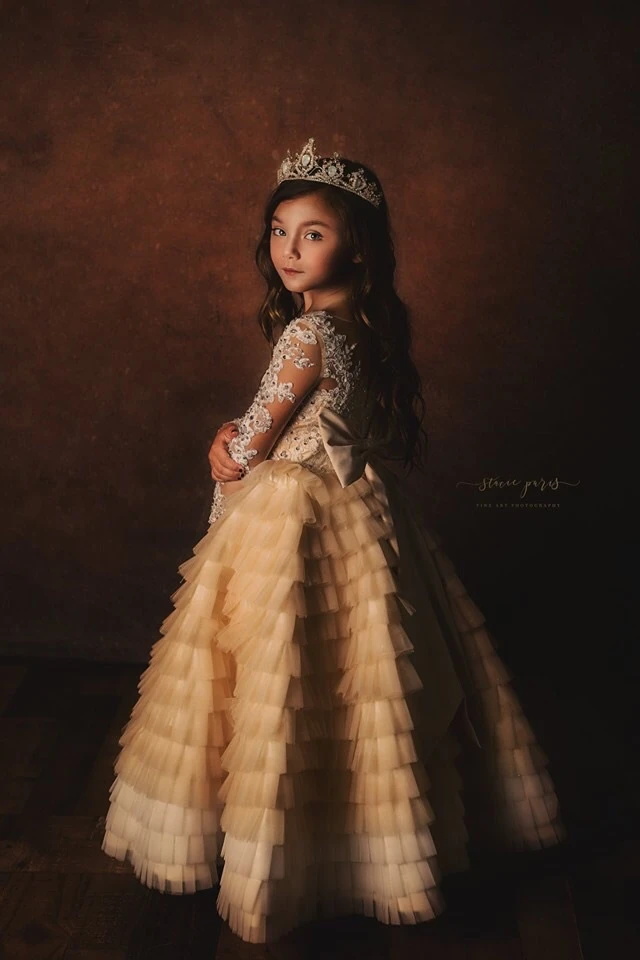 Gorgeous Flower Girl Dresses for Weeding Jewel Tiered Beautiful Appliqued Tulle Dress with Bow Girls Formal Pageant Gowns
