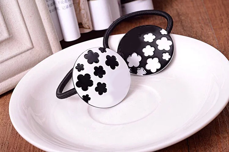 4.5X4.5CM black and white acrylic round rubber bands C hair ring head rope hairpin for ladies favorite headdress Jewelry Accessories party gifts