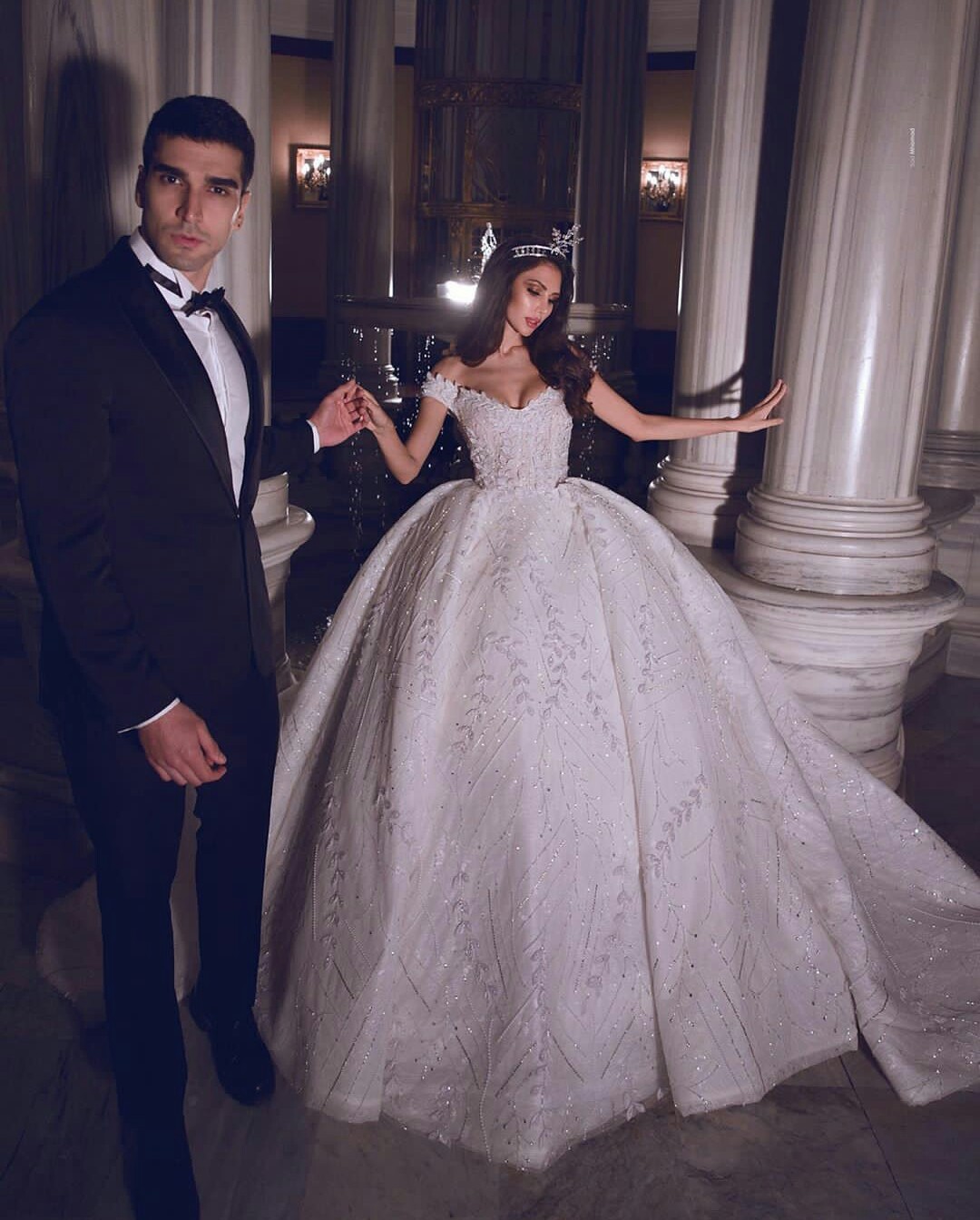 2020 Gorgeous Ball Gown Wedding Dresses 3D Floral Appliqued Beaded Sweep Train Custom Made Arabic Weeding Gowns Bridal Dress