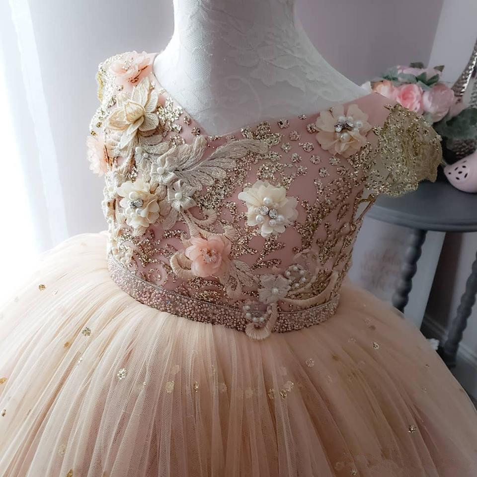 Luxurious 2020 Pearls Lace Flowers Flower Girl Dresses Appliqued Beads Little Girl Wedding Gowns Vintage Pageant Dress