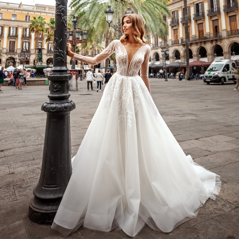 A Elegant Lace Line Backless Wedding Dresses Deep V Neck Appliqued Long Sleeves Bridal Gowns Sweep Train Tulle Robe De Marie ppliqued