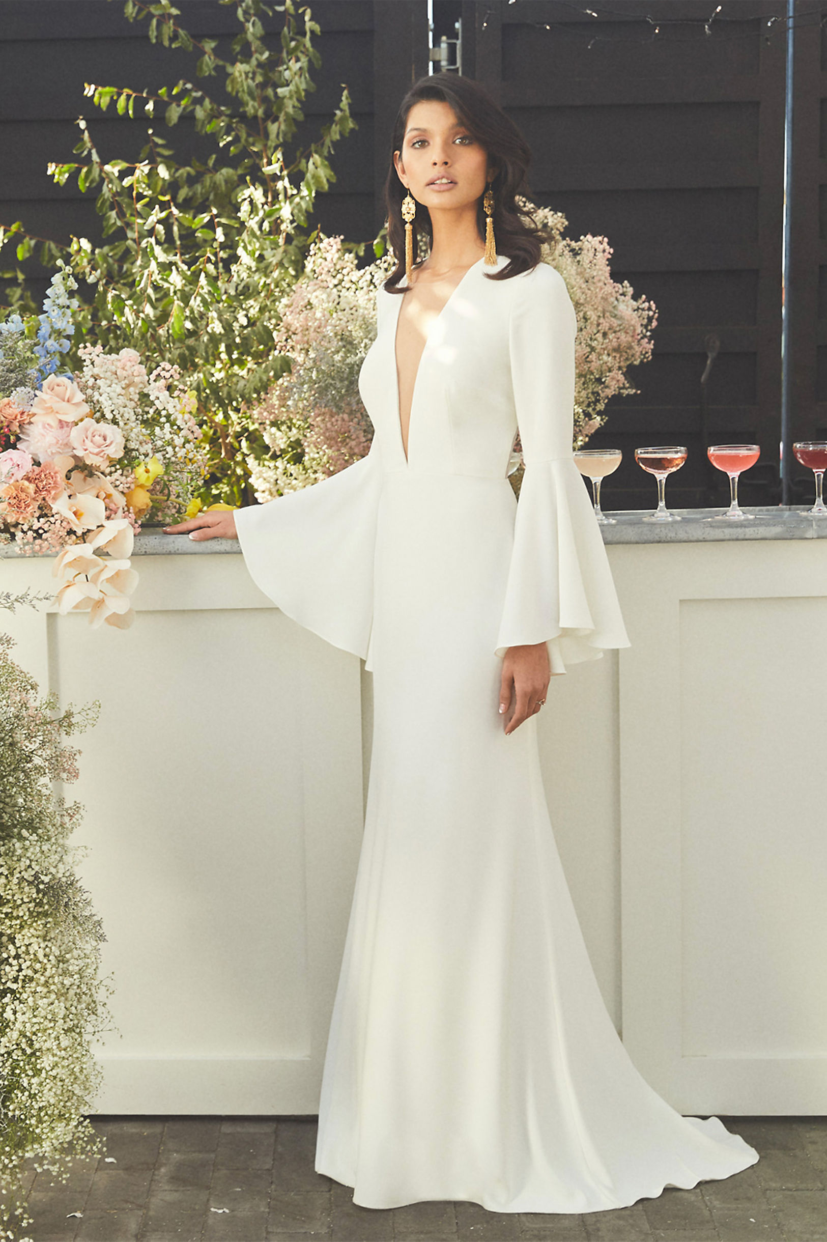 2019 Bhldn Beach Wedding Dresses Deep V Neck Sweep Train Hollow Back Bell Long Sleeves Wedding Dress Custom Elegant Bridal Gowns Garden