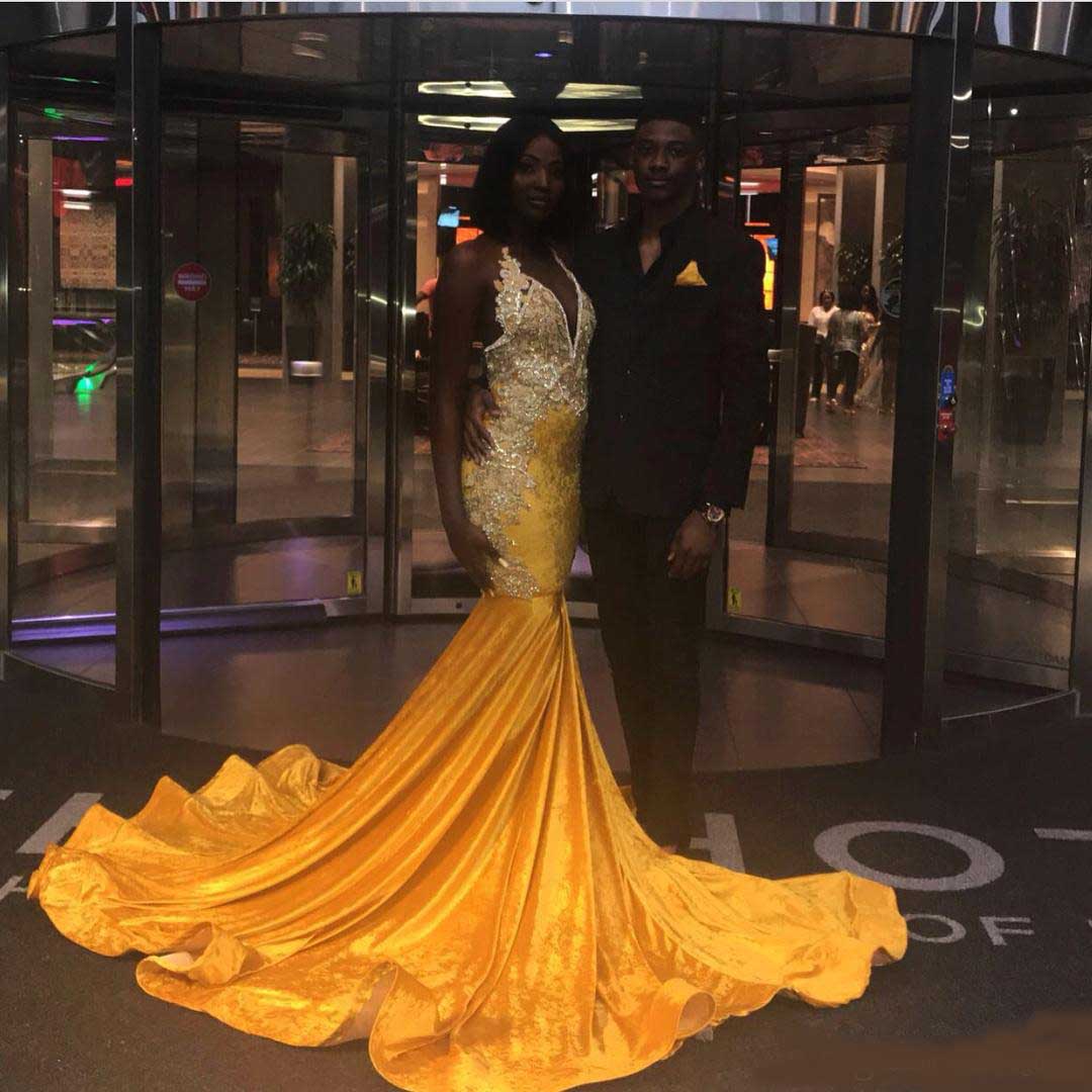 Amazing Mermaid Beaded Prom Dresses Halter Deep V Neck Appliqued Black Girl Evening Gowns Vestidos De Fiesta Sweep Train Velvet Formal Dress