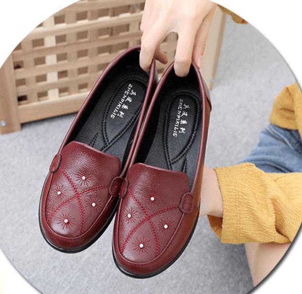 2020 Women's shoes in Spring and Autumn with New style Slope heel round head mother Grandma's shoes@B107, Black 
2020 Women's shoes in Spring and Autumn with New style Slope heel round head mother Grandma's shoes@B107, Black