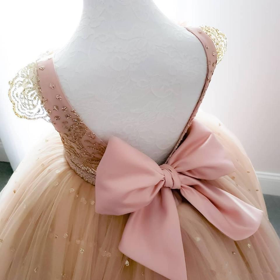 Luxurious 2020 Pearls Lace Flowers Flower Girl Dresses Appliqued Beads Little Girl Wedding Gowns Vintage Pageant Dress