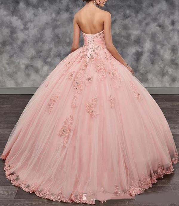 2020 Luxury Blush Quinceanera Dresses Ball Gown Sweetheart Lace Applique Beaded Sweet 16 Gowns Sweep Train Lace Up Back Prom Party Gowns