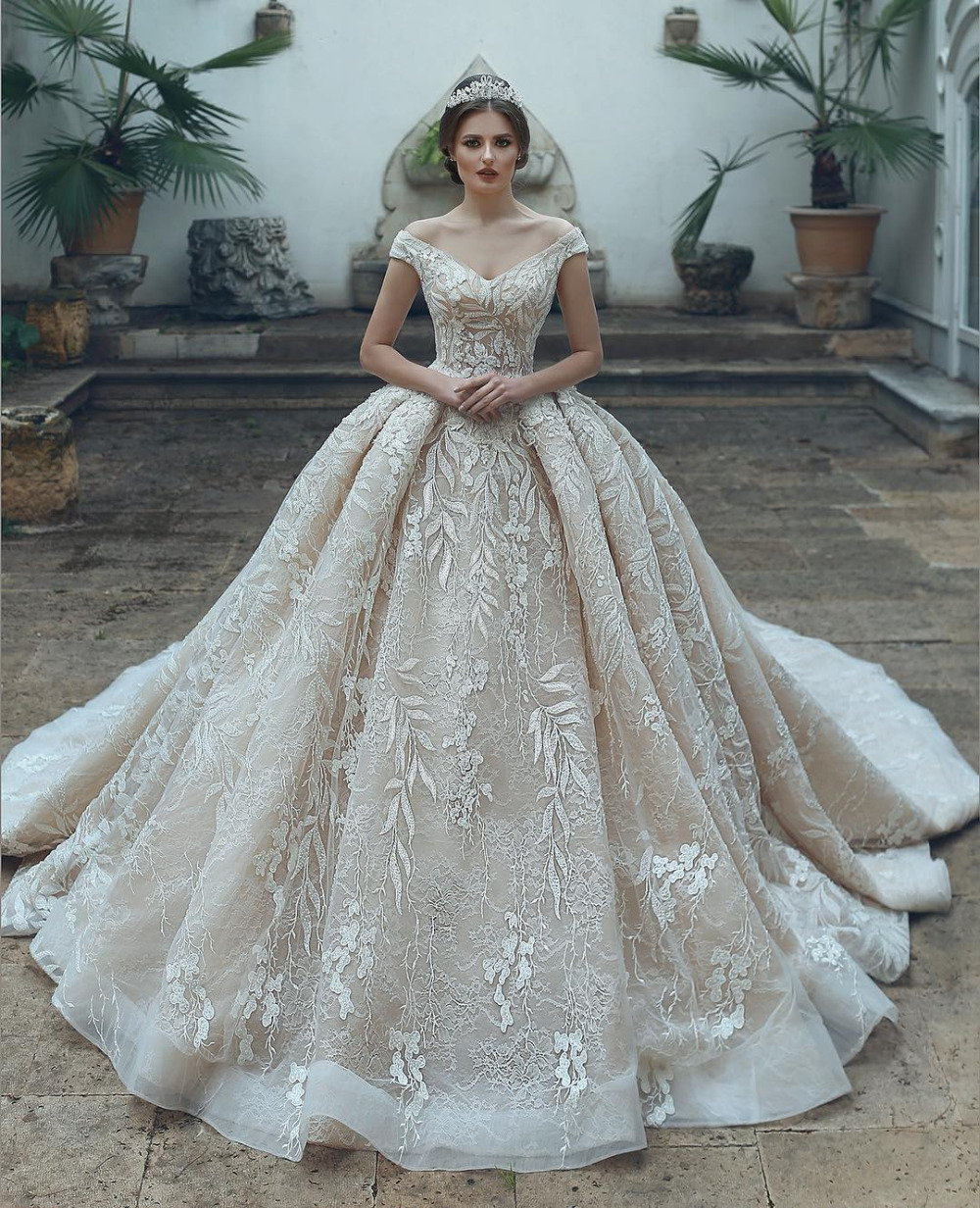 vintage plus size wedding dresses off shoulder appliques lace ball gown wedding dress with long train luxury bridal gowns