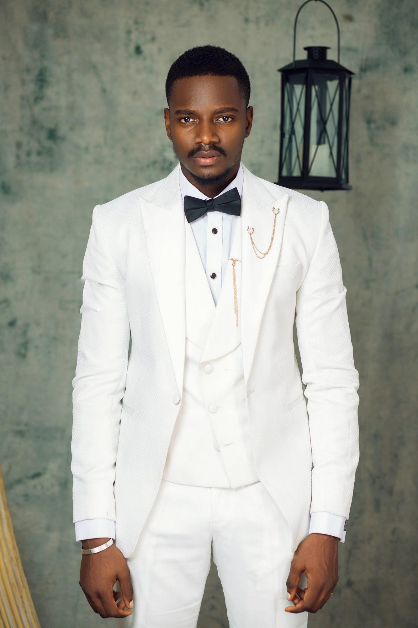 Ivory Groom Tuxedos Peak Lapel Groomsman Wedding 3 Piece Suit Popular Men Business Prom Party Jacket Blazer(Jacket+Pants+Tie+Vest) 2264