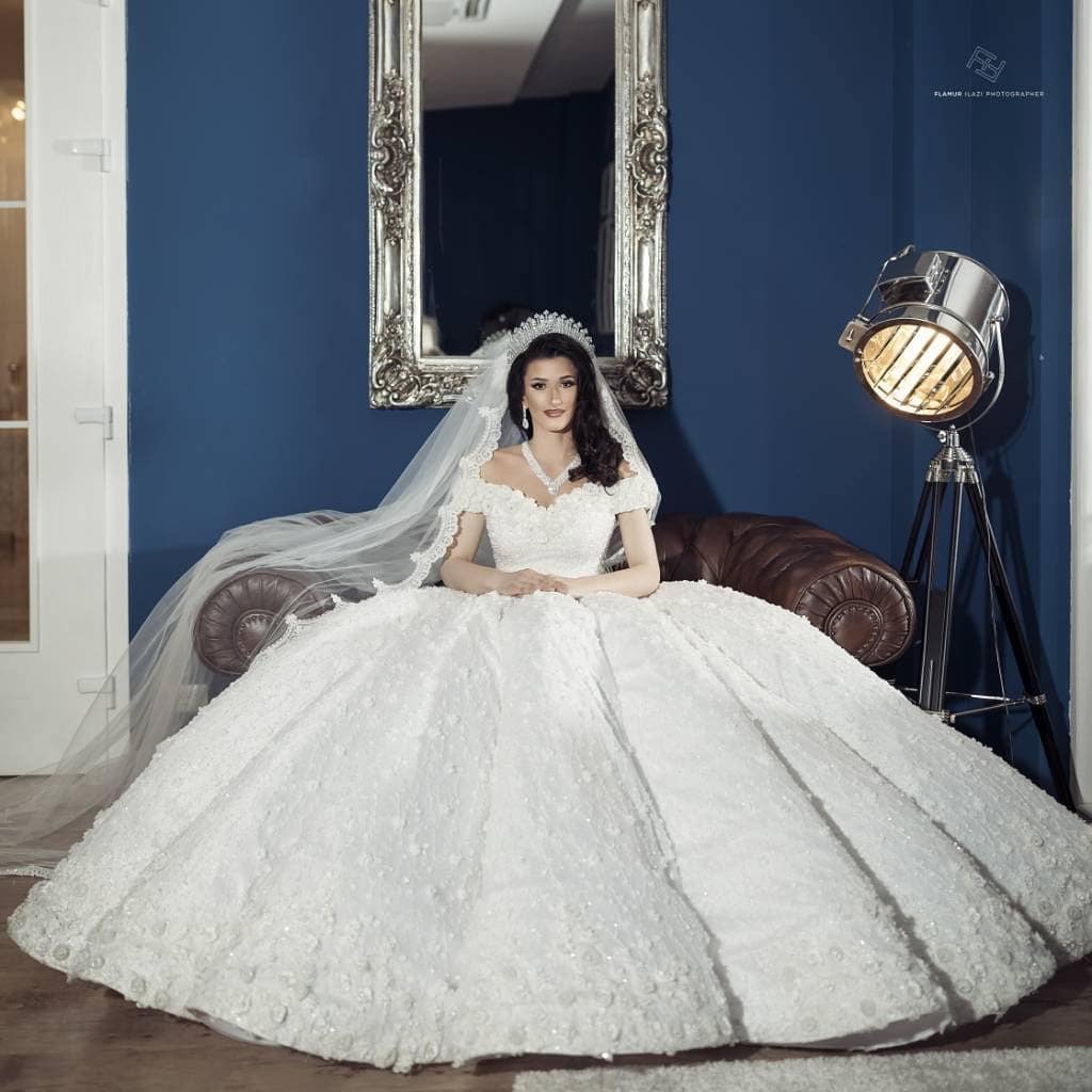 Luxury Ball Gown Wedding Dresses Bridal Gowns Off The Shoulder Lace 3D Floral Appliqued Plus Size Robe De Mariee Custom Made Wedding Gowns