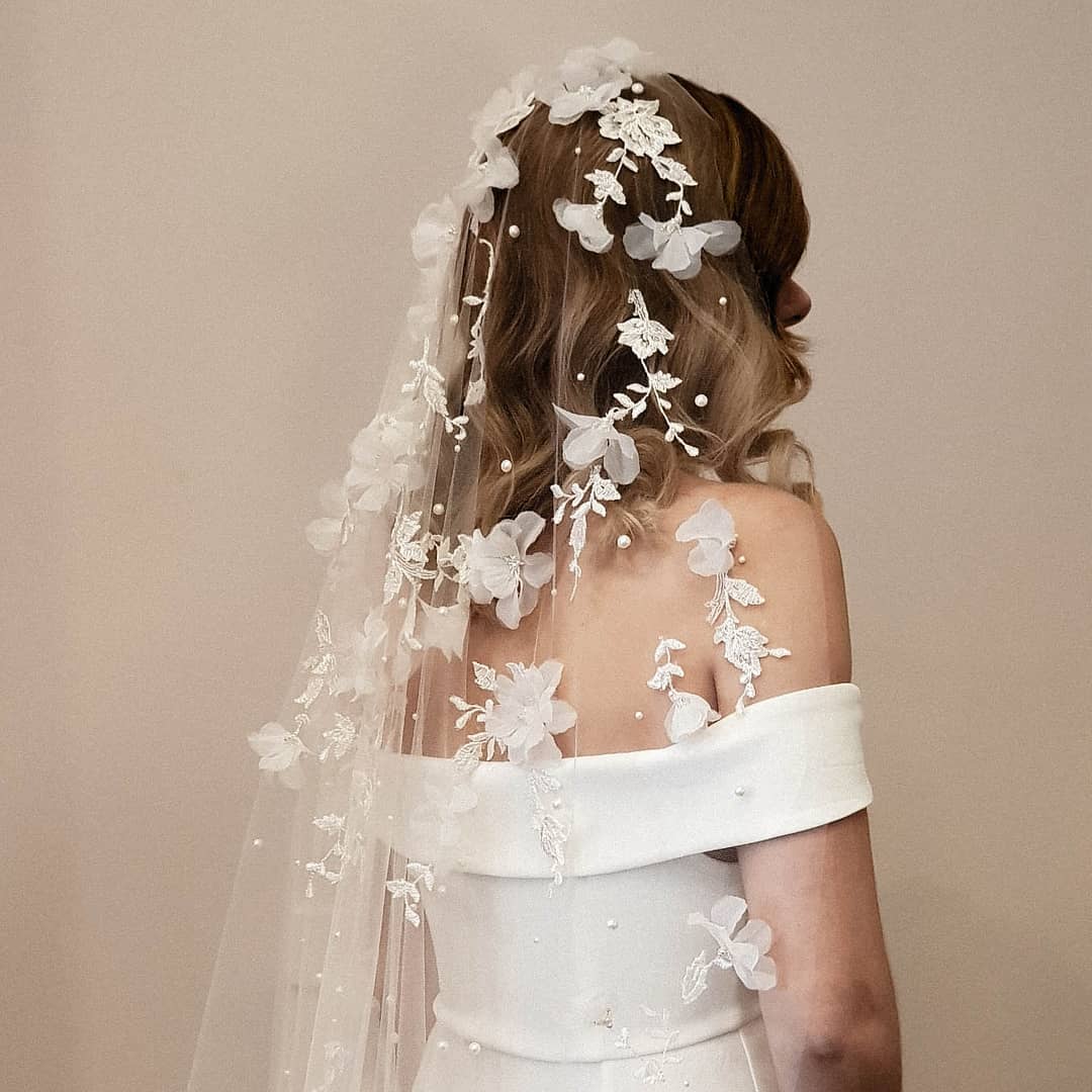 Gorgeous One Layer Wedding Bridal Veils White Ivory Lace 3D Floral Appliques Beaded Long Veil Custom Made